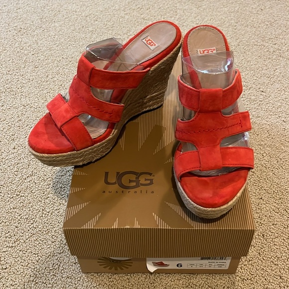 UGG Tawnie 1000404 W Koi shoe worn 1 time. Size 6. - Picture 8 of 8